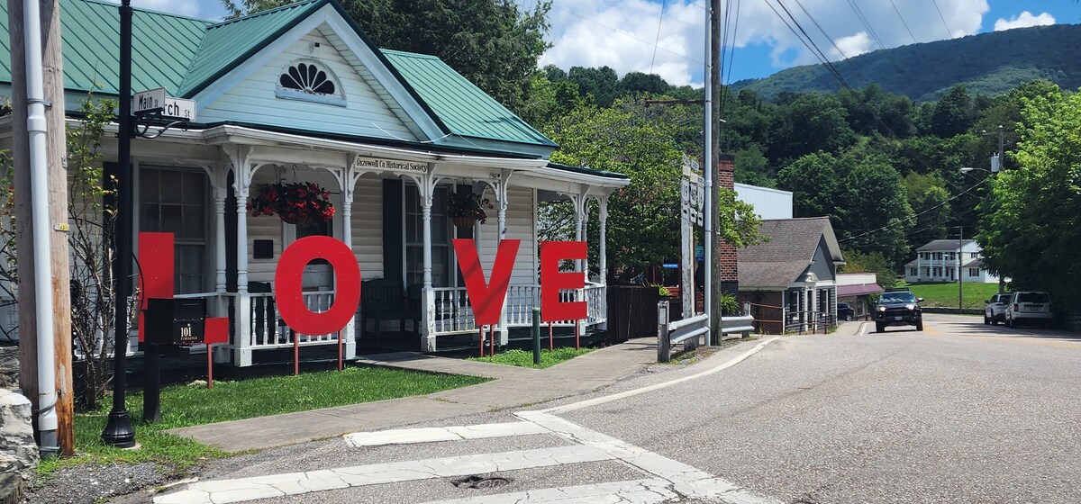 West Virginia And More - Photo 0